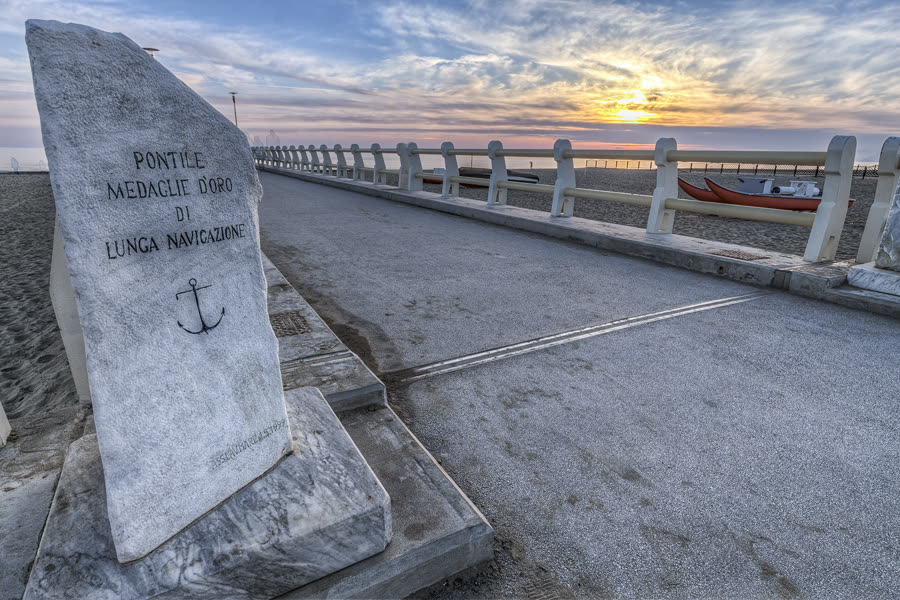 Pontile di Forte dei Marmi al tramonto