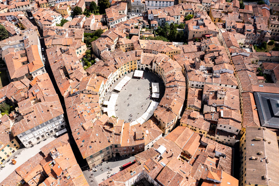 Piazza dell'Anfiteatro a Lucca