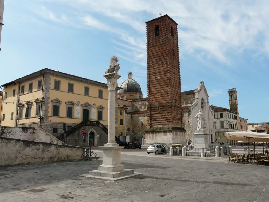 Piazza del Duomo di Pietrasanta